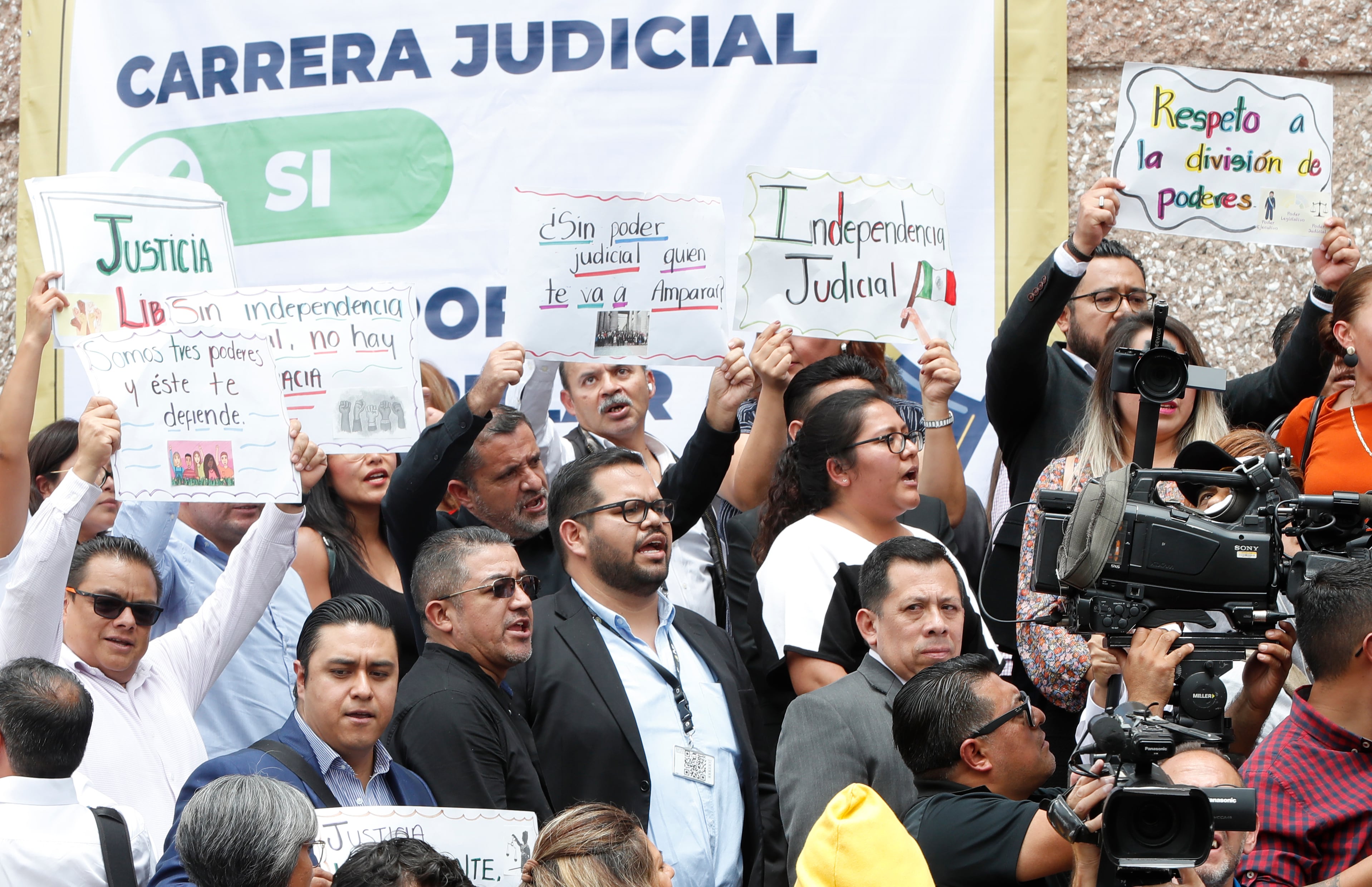 Trabajadores del Poder Judicial protestan en contra de la reforma judicial impulsada por el gobierno