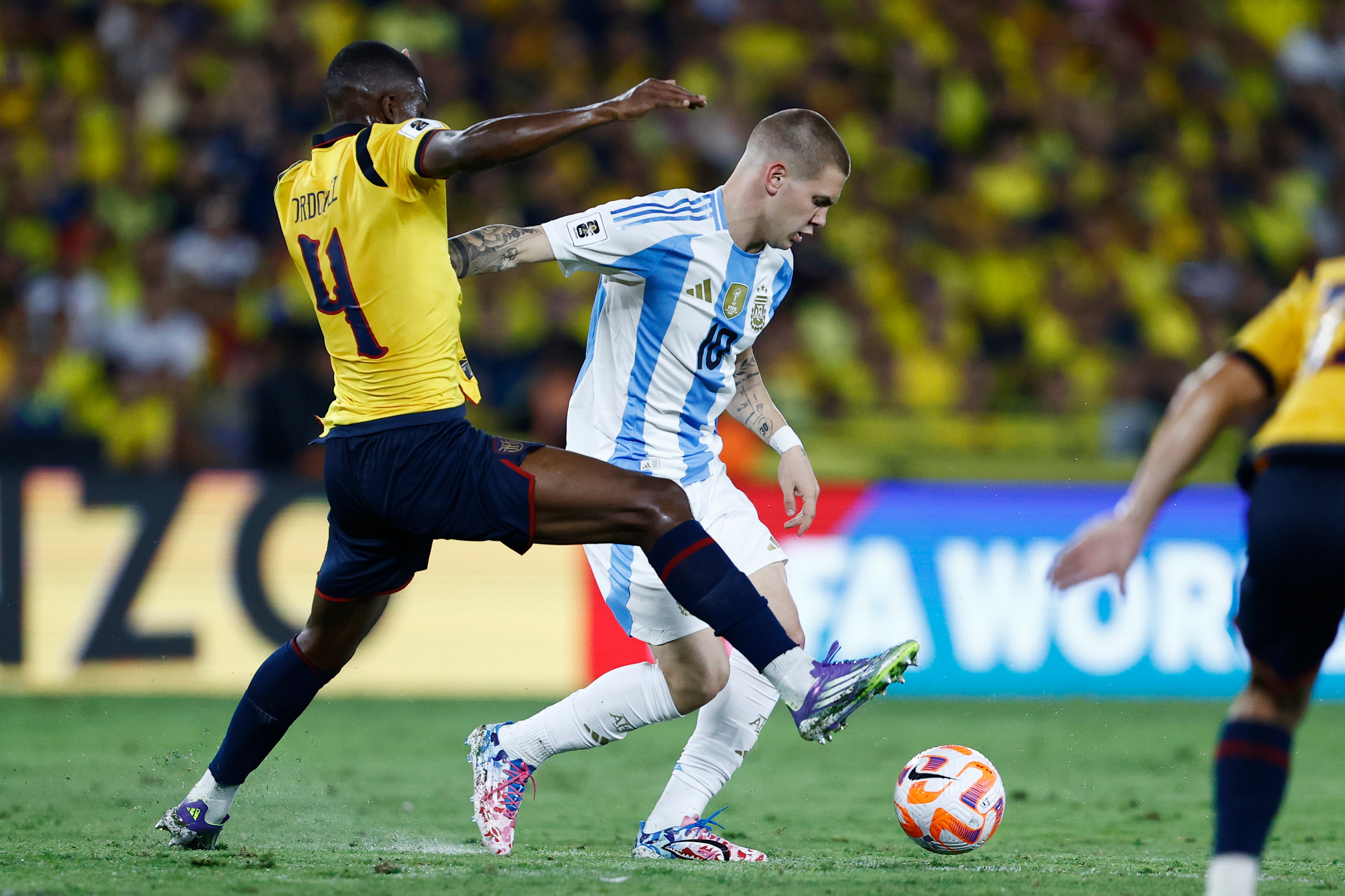 Franco Mastantuono lleva el dorsal 10 con Argentina este martes en un partido contra Ecuador