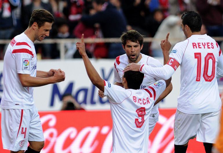 Bacca celebra uno de sus dos goles ante el Elche.