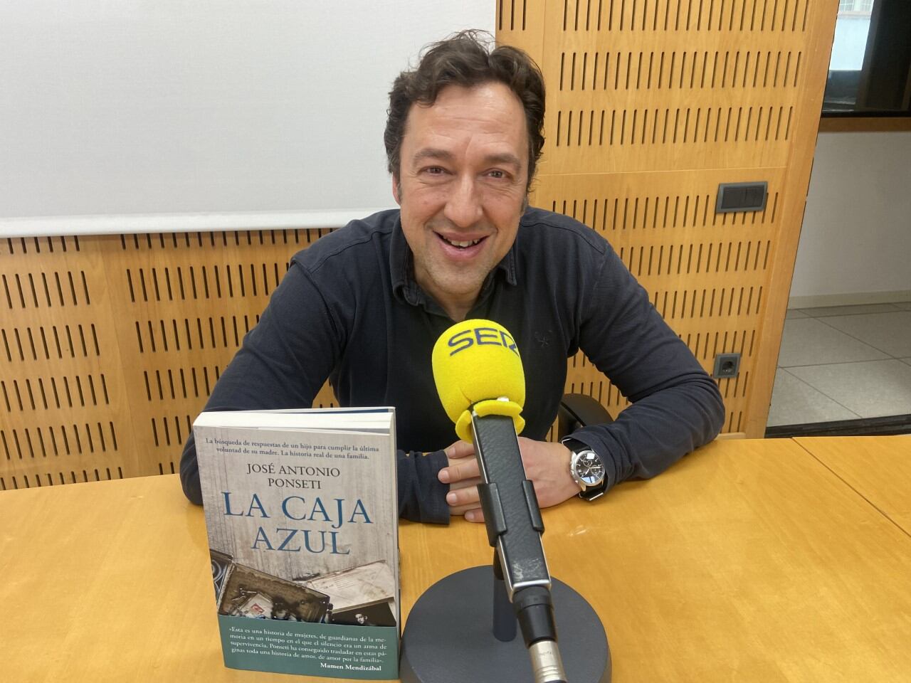 José Antonio Ponseti presenta en Huesca su libro &quot;La Caja Azul&quot;