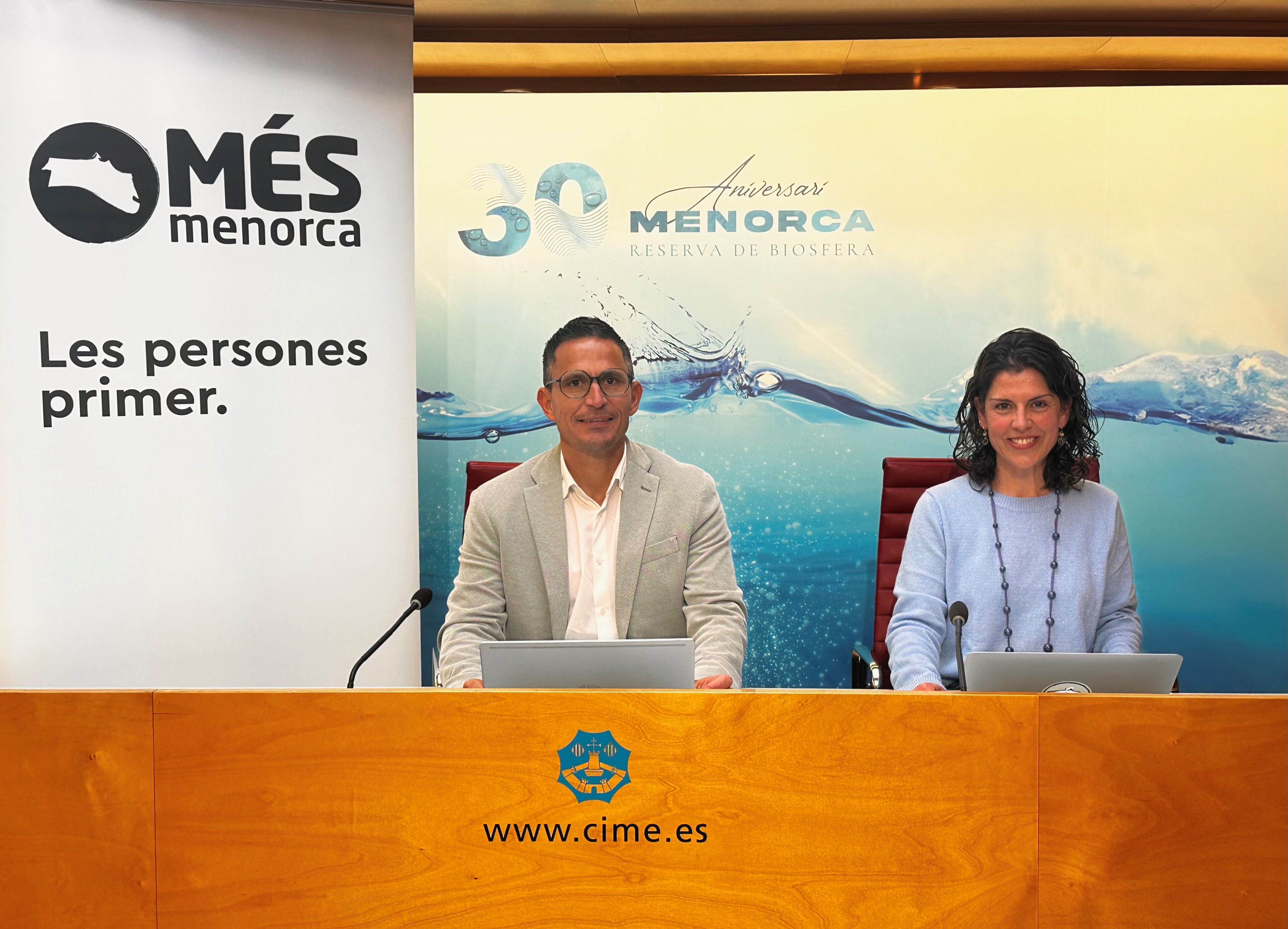 Josep Juaneda i Noemí García en roda de premsa