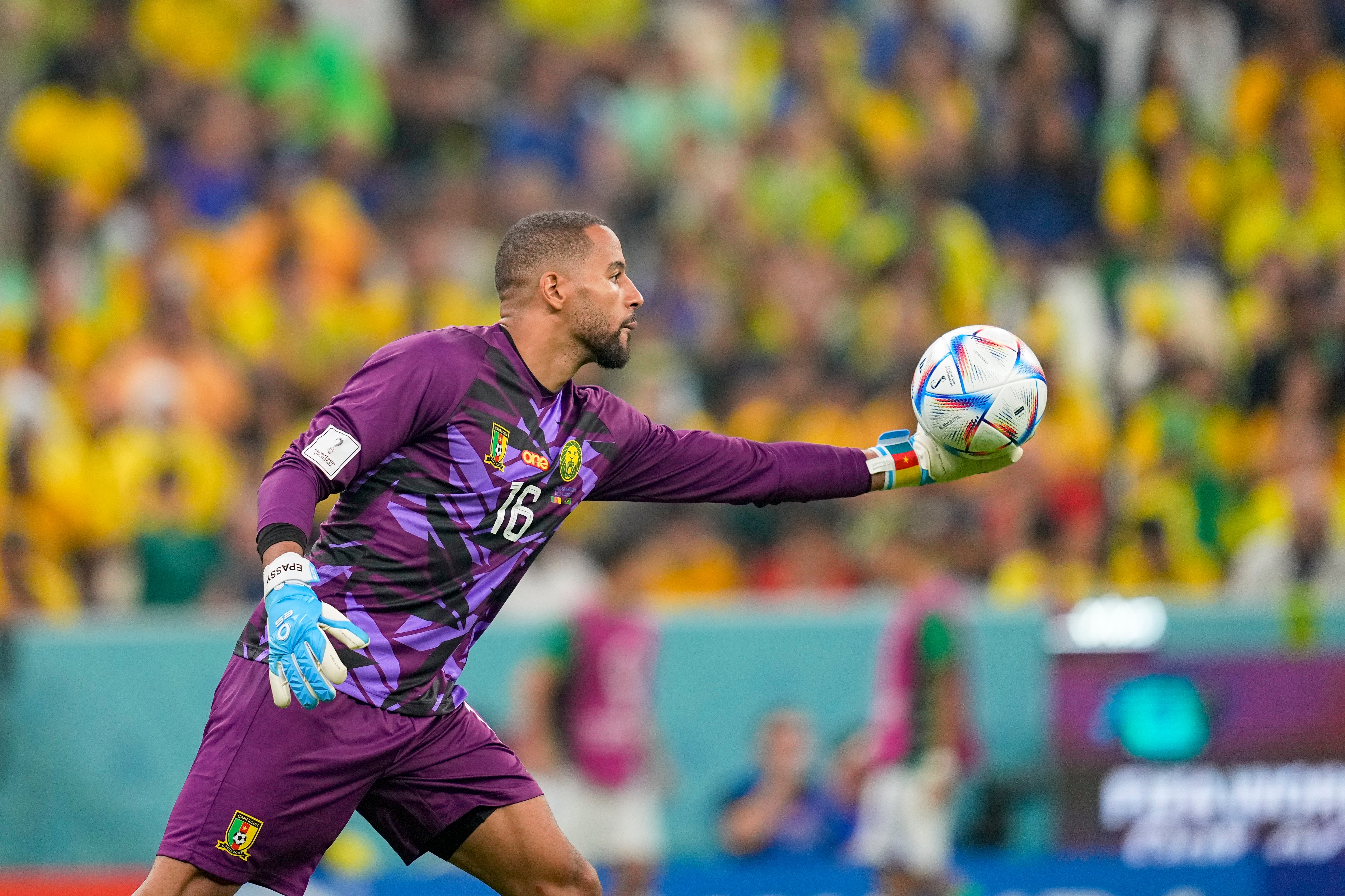 Devis Epassy durante el partido contra Brasil