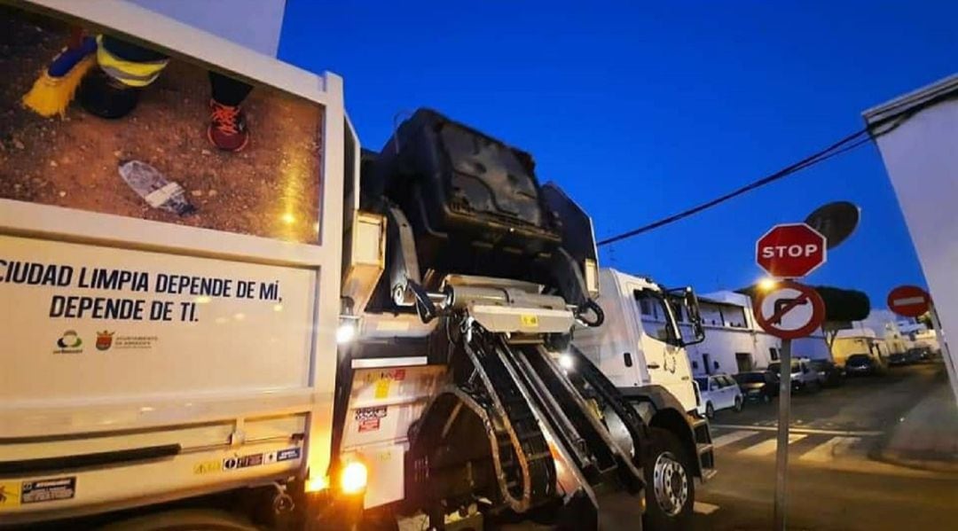 Camión del Servicio Municipal de Limpieza de Arrecife.