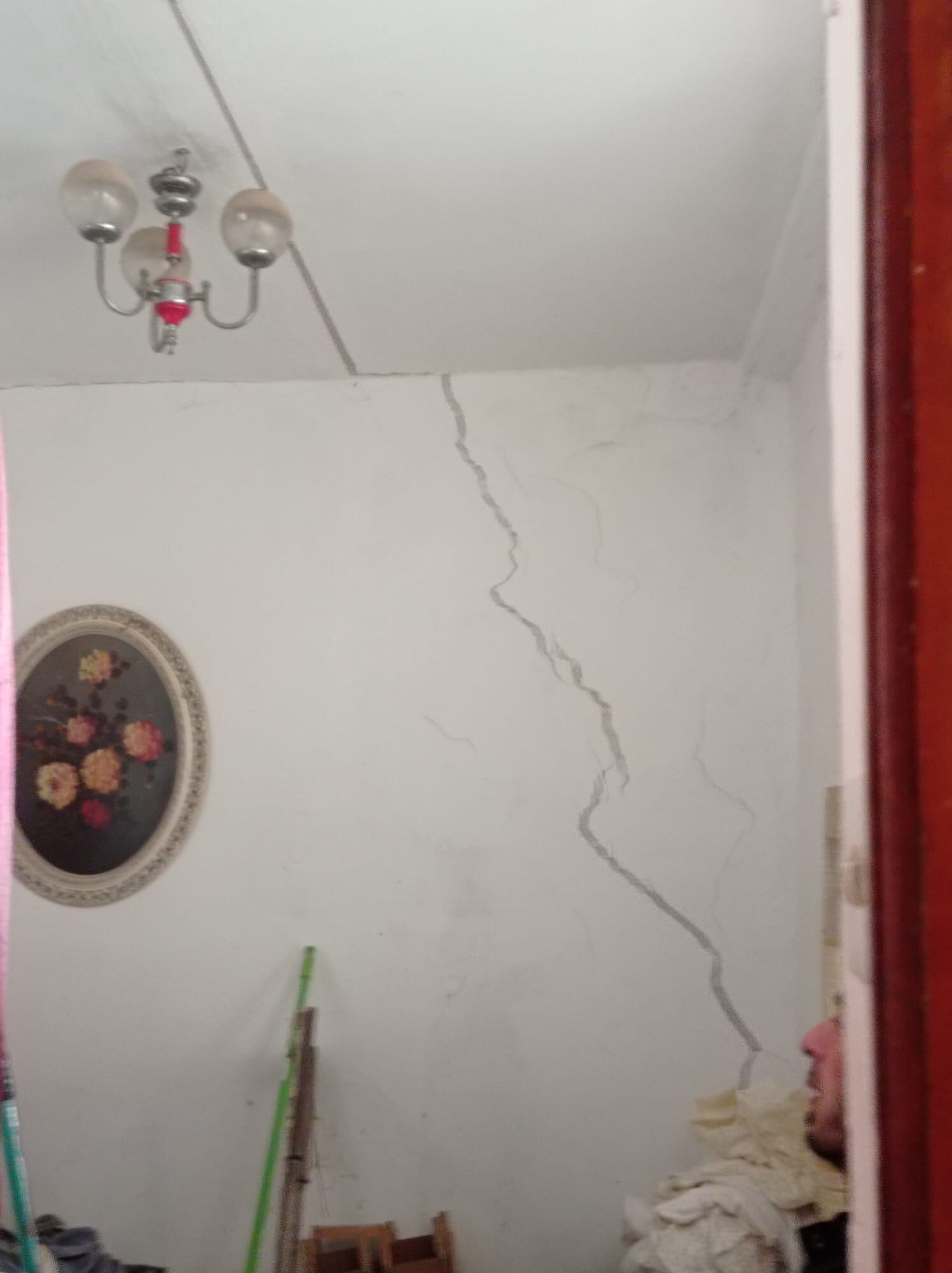 Grietas en una vivienda de la calle Cava