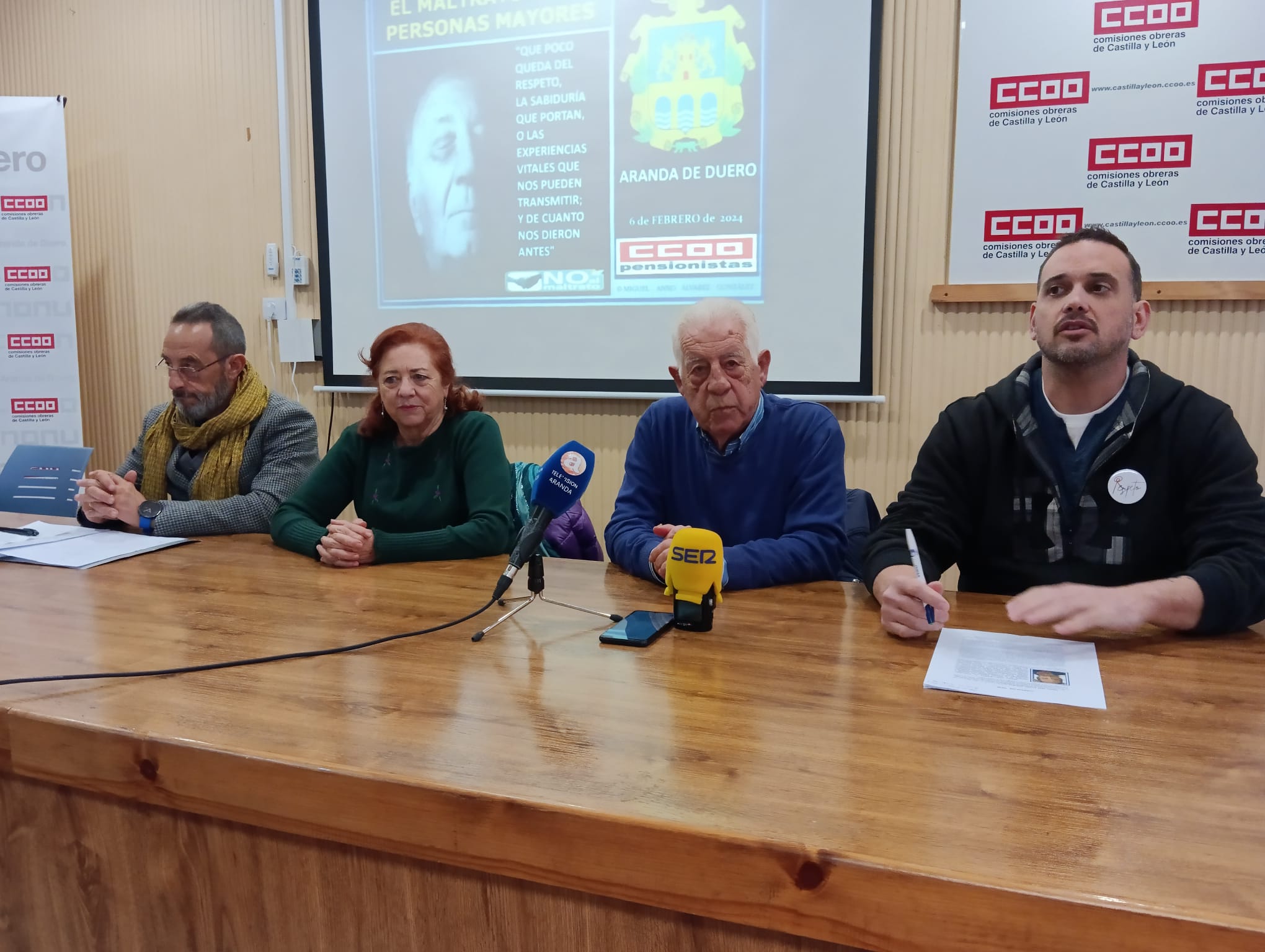 De izq. a dcha, Miguel Anxo Álvarez, Marisol García, Antonio Royuela, secretario provincial de Pensionistas de CCOO, y Rubén Moro, secretario comarcal del sindicato