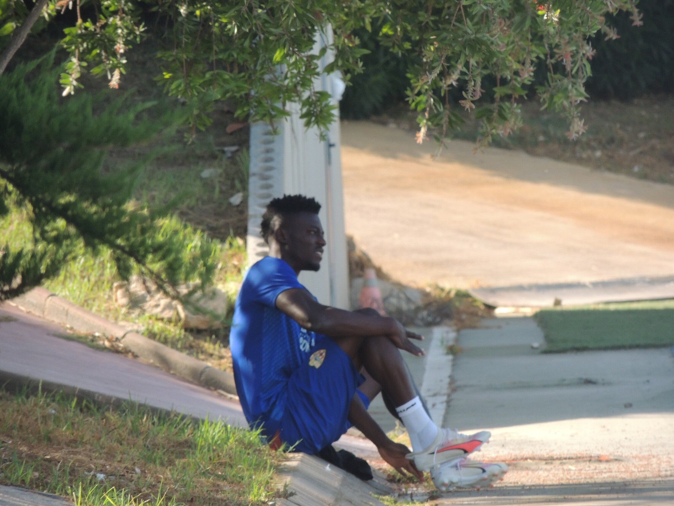 Baba llegó desde Mallorca y se puso a entrenar con el Almería.