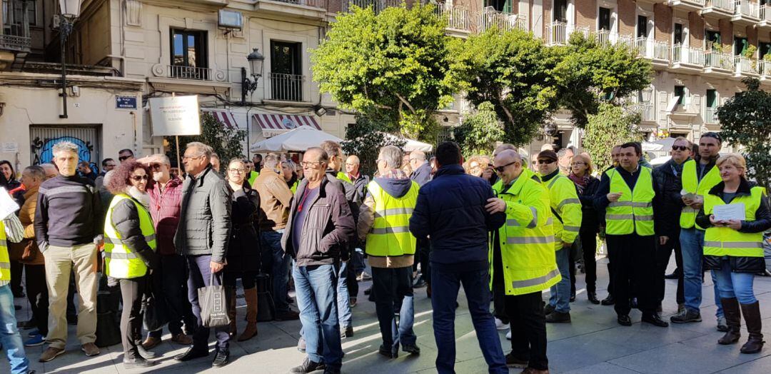 Sindicatos frente al Palau de la Generalitat