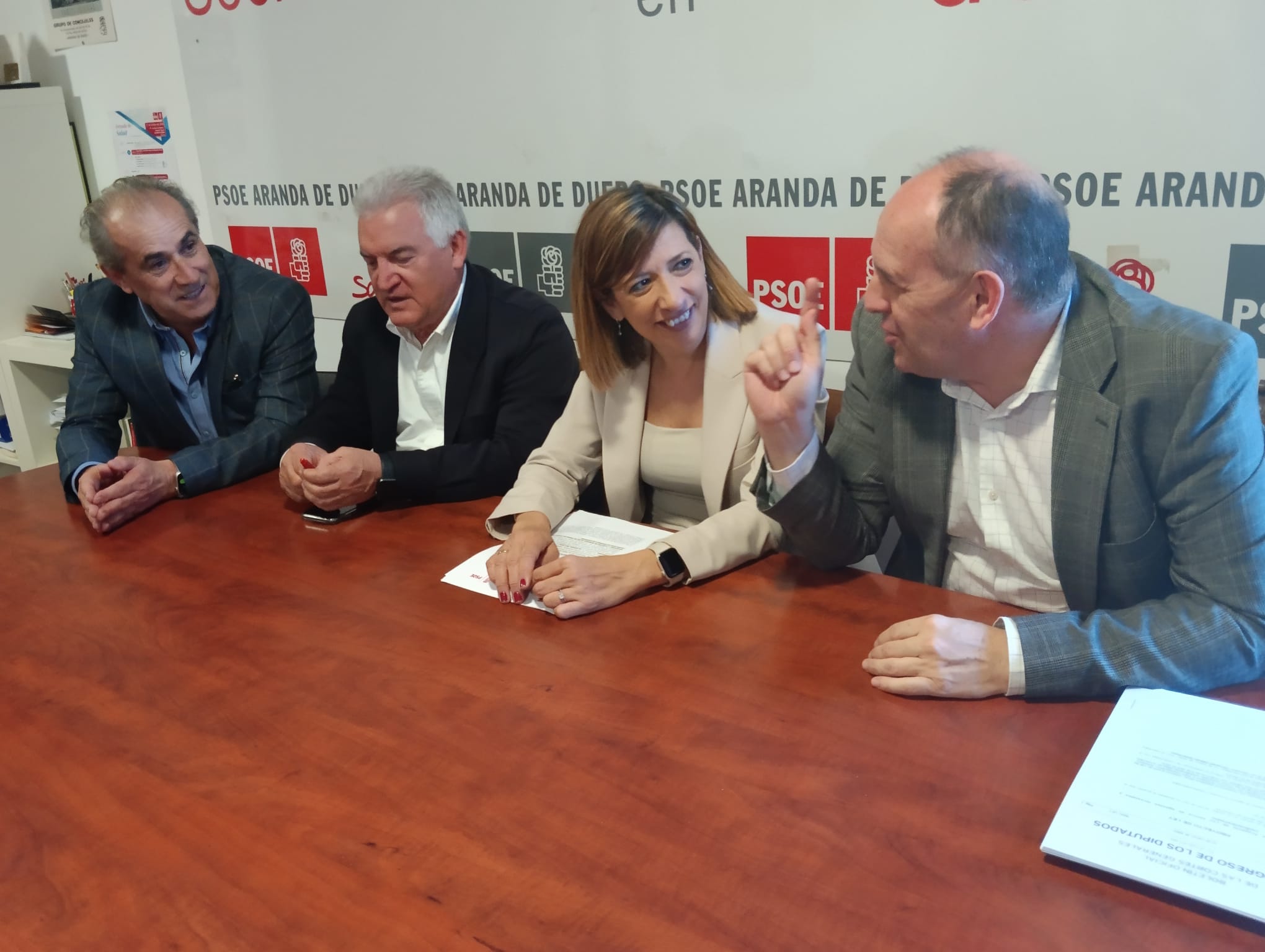 De izquierda a derecha, el procurador regional Luis Briones, el portavoz municipal socialista, Ildefonso Sanz, Nuria Barrio y José Luis Aceves