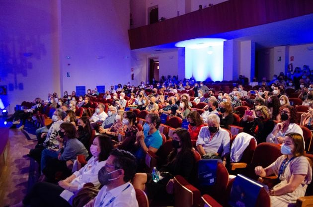 Imagen del público asistente en el teatro auditorio de Alcázar de San Juan.