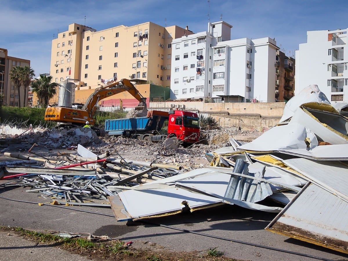 El Hospital Civil de Málaga reorganiza de forma temporal el aparcamiento en su recinto a partir del martes