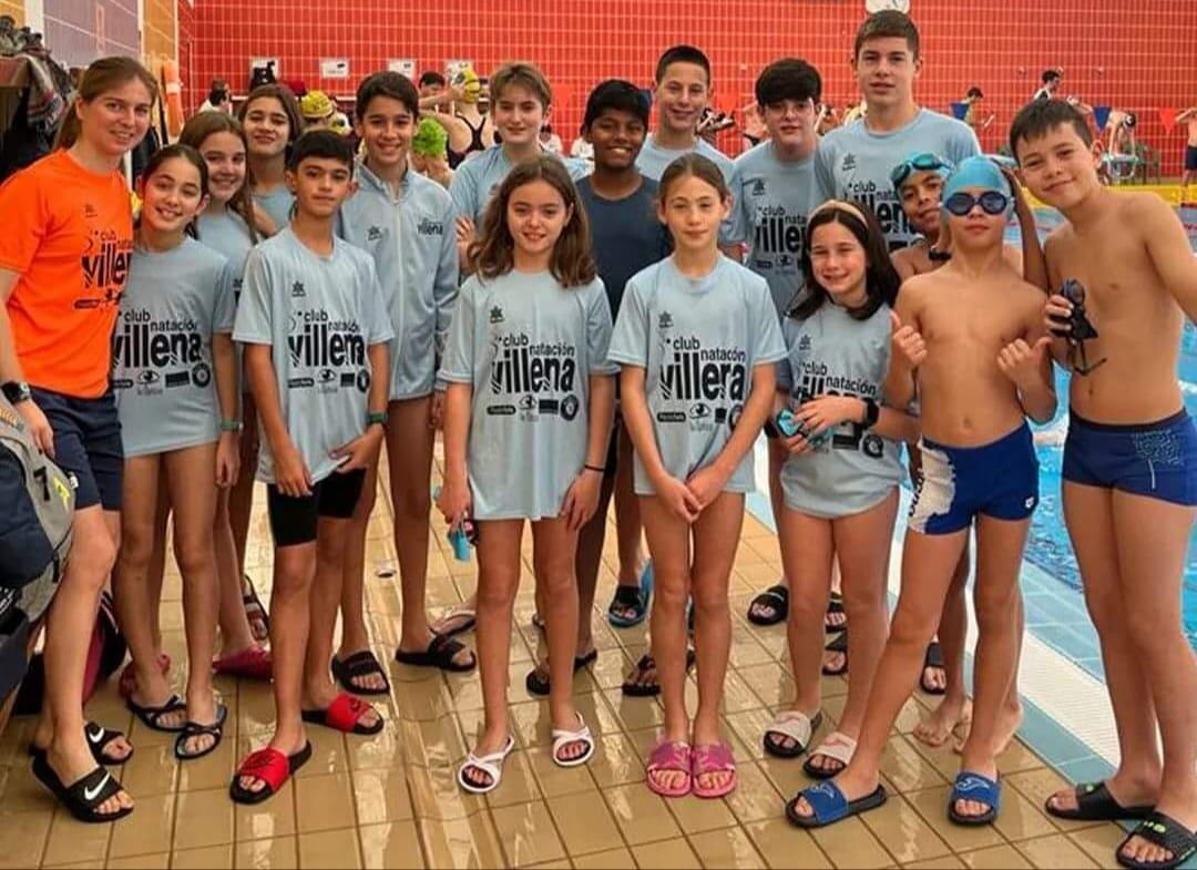 Nadadores del Club Natación Villena