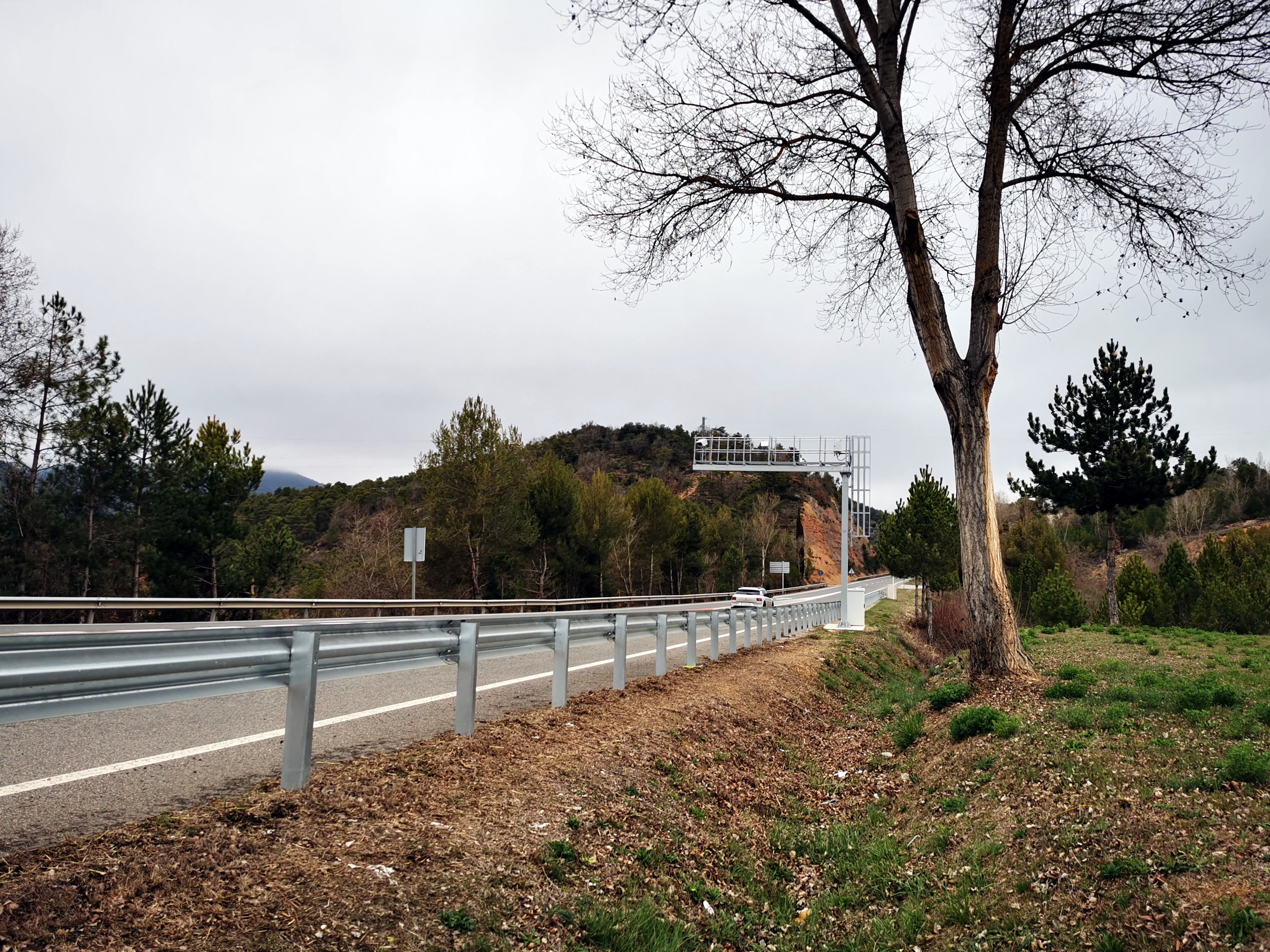Nou radar de tram instal.lat entre Ponts i Bassella a la C-14