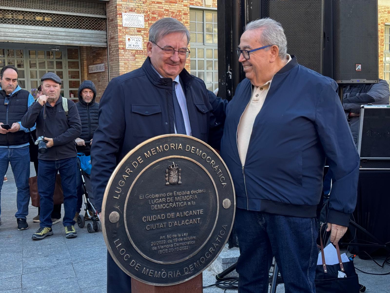 Acto celebrado en el Mercado Central tras la declaración de Alicante Lugar de Memoria Democrática. Foto: Daniel Rodríguez