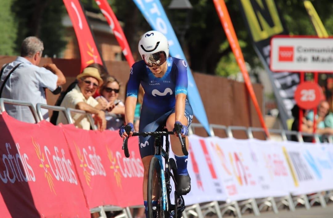 Sara Martín entrando en línea de meta