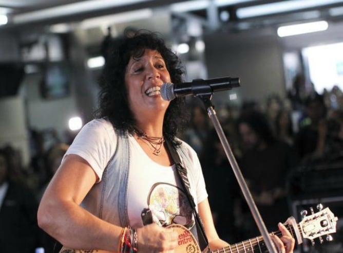 Laura Pausini invita a Rosana a cantar 'El talismán' en el arranque de su gira mundial