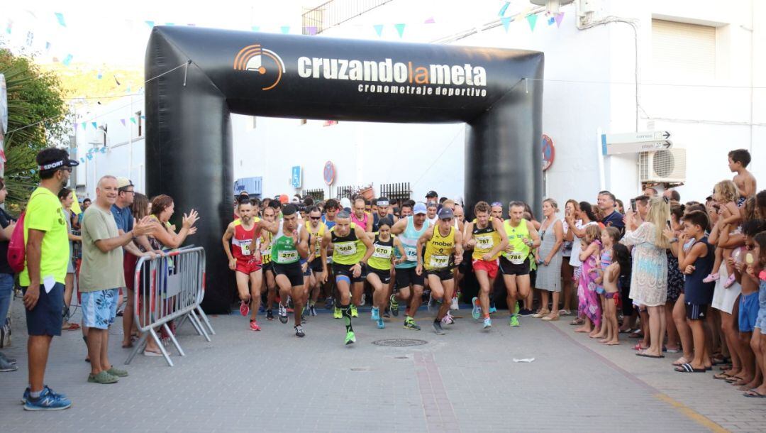 Más de 1.000 deportistas en la carrera de Carboneras.