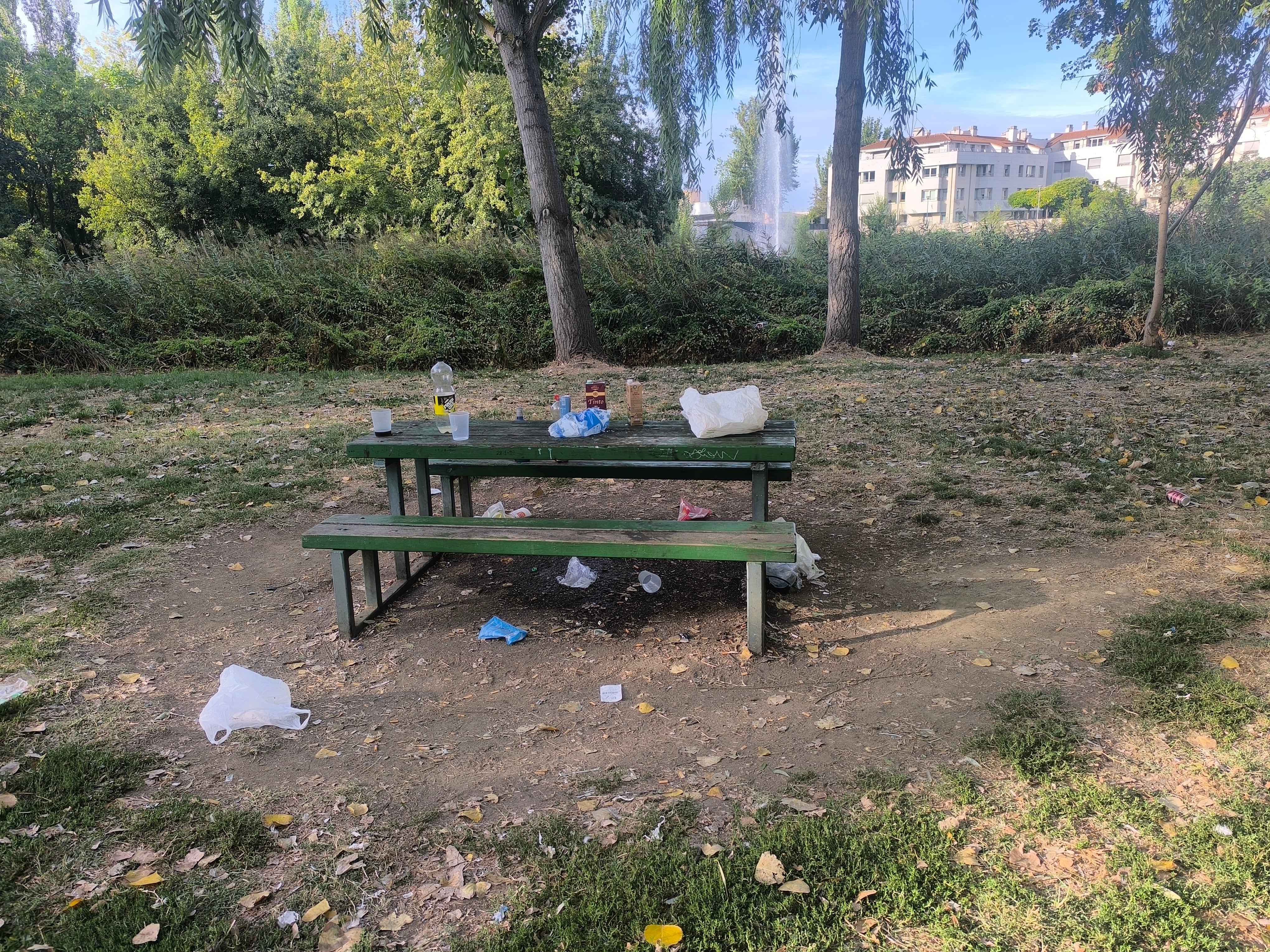 Estado en que cada fin de semana amanece la zona de &quot;mesitas&quot;