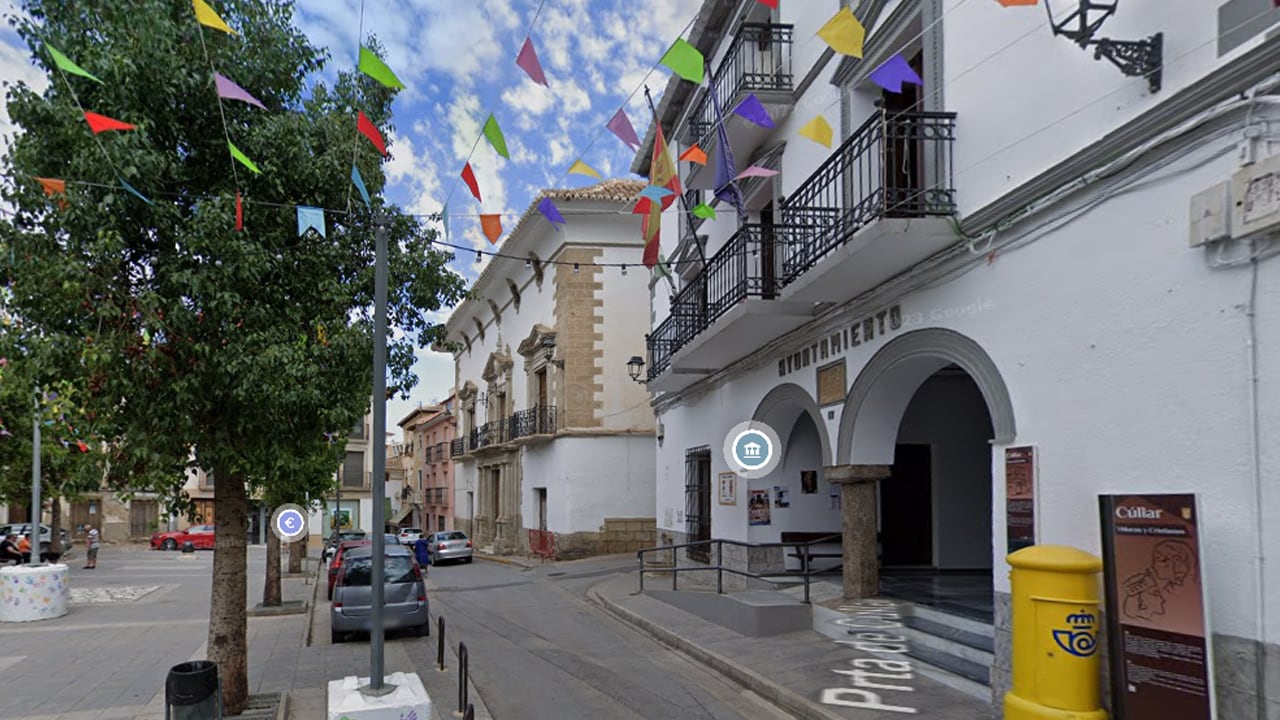 Fechada del Ayuntamiento de Cúllar (Granada)