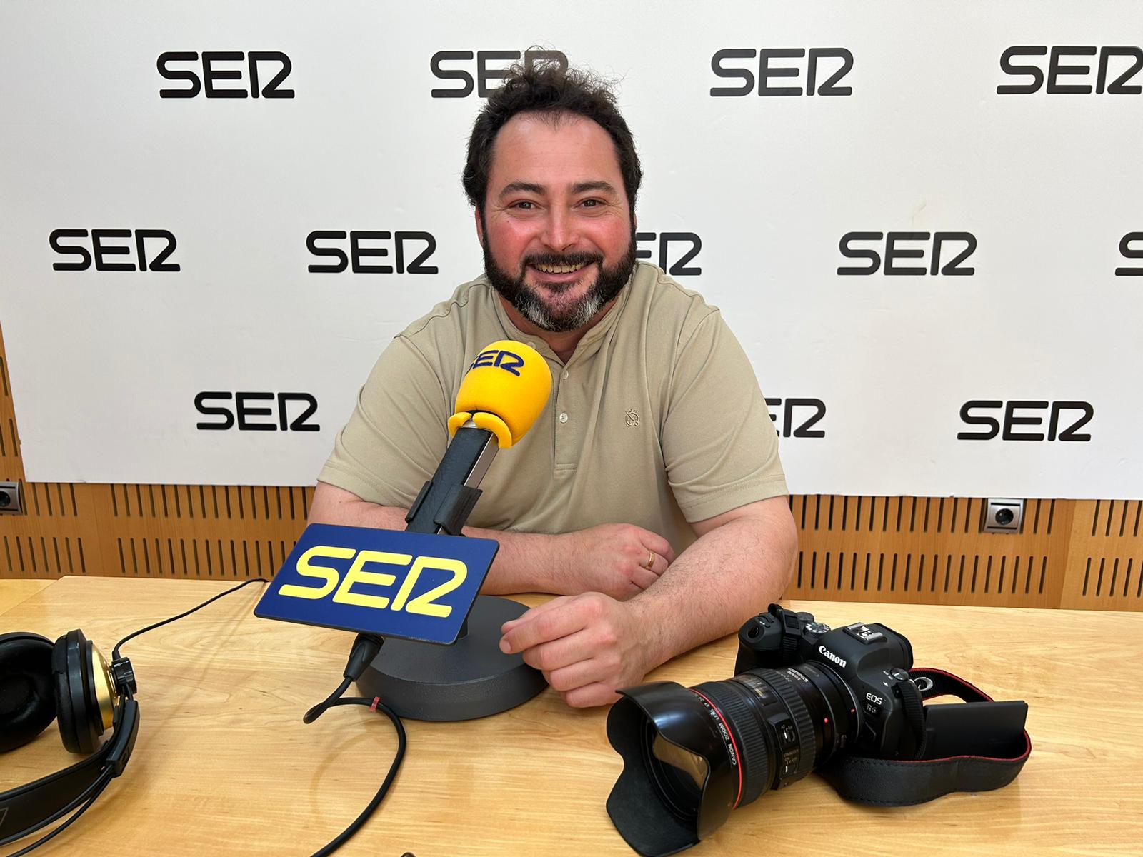 El fotoperiodista Fran Manzanera en los estudios de Radio Murcia