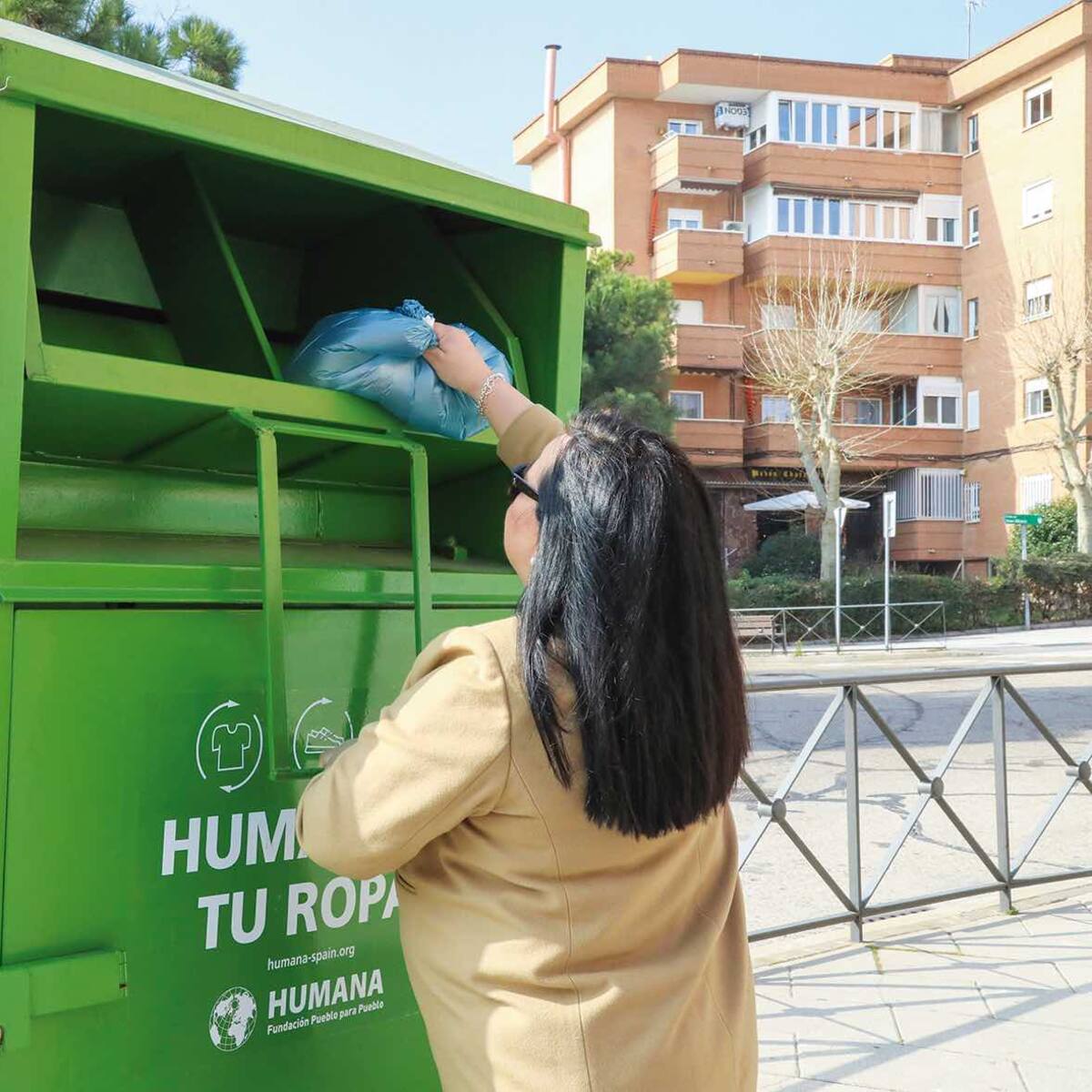 Humana cesa su actividad en Galicia, despide a 10 personas y deja de recoger ropa usada por "falta de libre competencia"