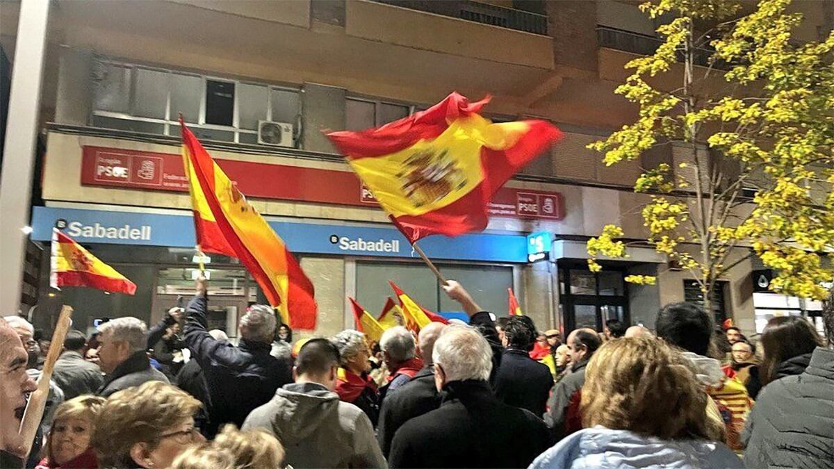 Concentración contra las políticas del Pedro Sánchez a las puertas del PSOE