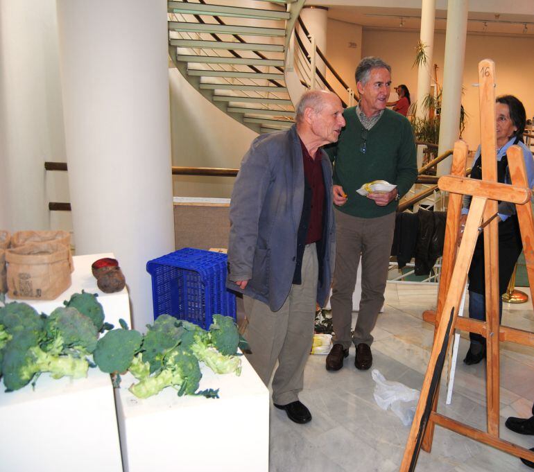 Antonio López en el taller de pintura