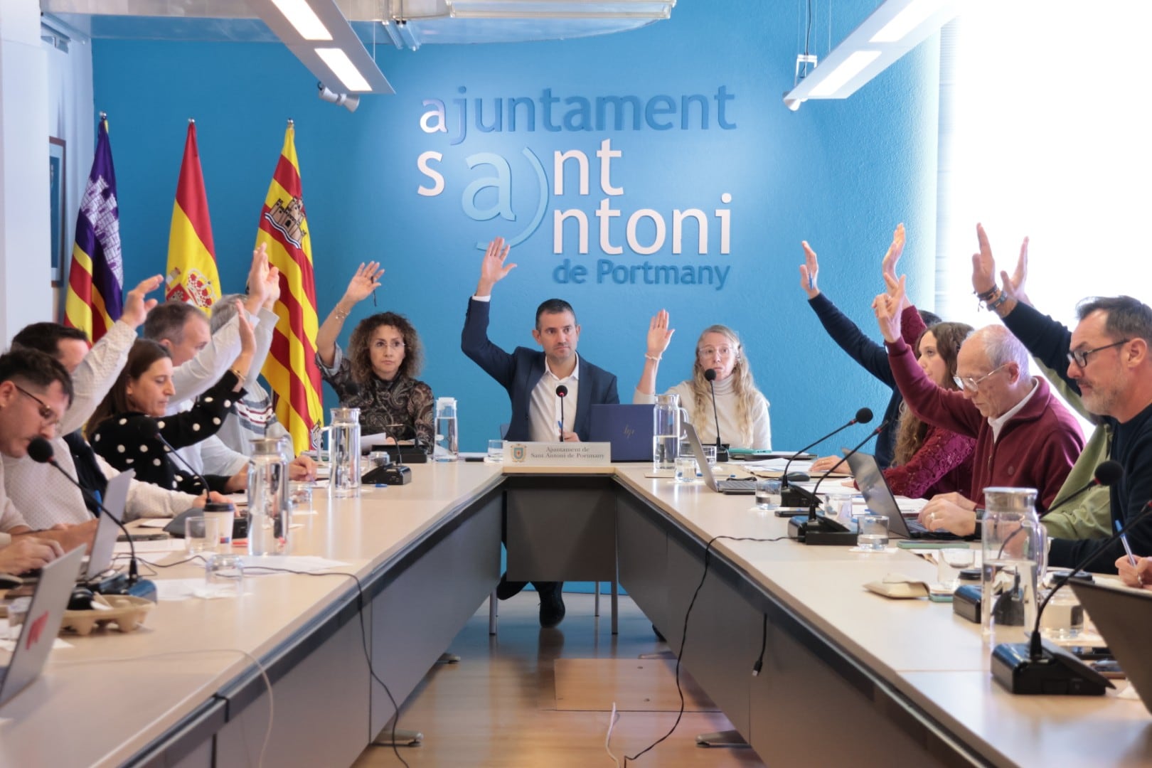 Un momento durante el pleno