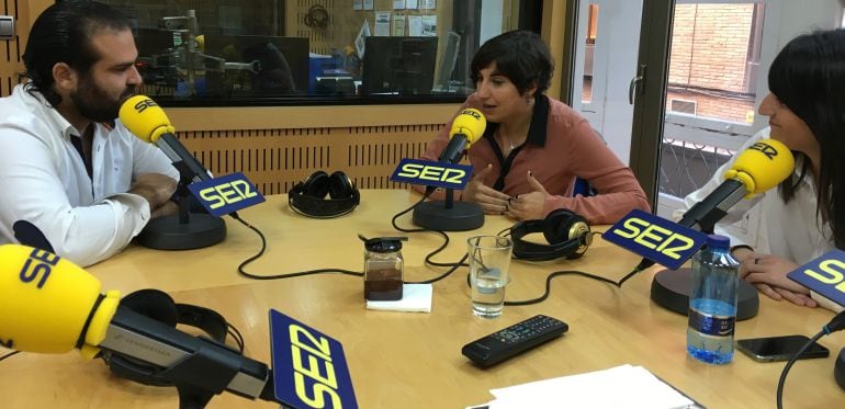 Pablo Gúzman (abogado), Elisa Reche (periodista), y Encarna Hernández (periodista), tertulianos de los Martes de Tertulia en Hoy por hoy.