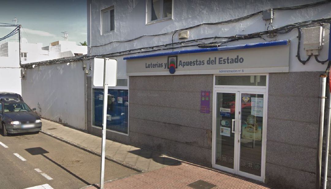 Administración número 6 de Arrecife, en la calle Hermános Álvarez Quintero, 10 del barrio de Titerroy donde se ha vendido parte del segundo premio del Sorteo Extraordinario de Lotería del Niño.