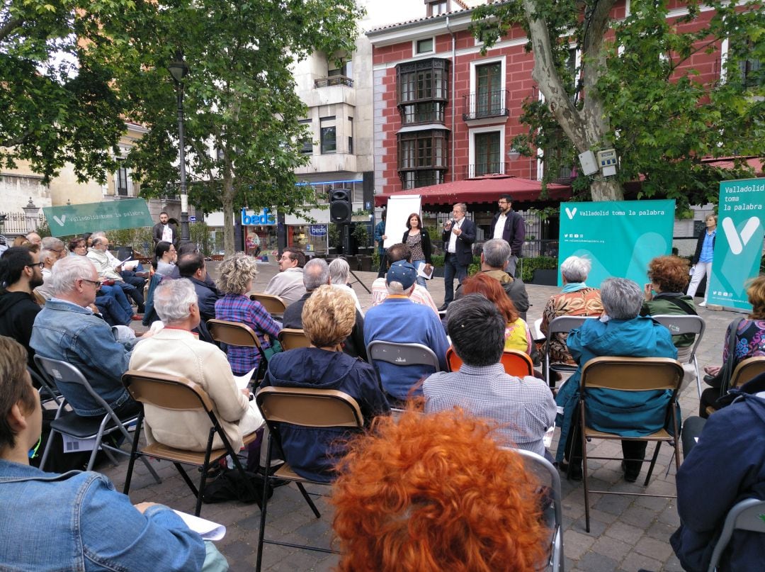 Asamblea de VTLP celebrada en la Plaza de la Universidad 