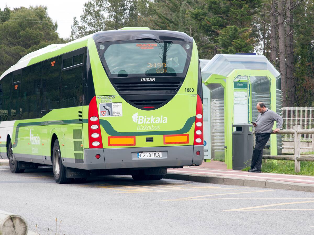 La Diputación trabaja ya en el proyecto piloto de transporte a demanda en la comarca de Busturialdea