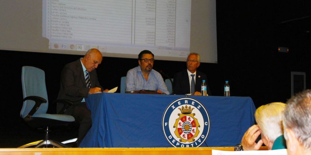 Paco Cintado durante una Asamblea de socios
