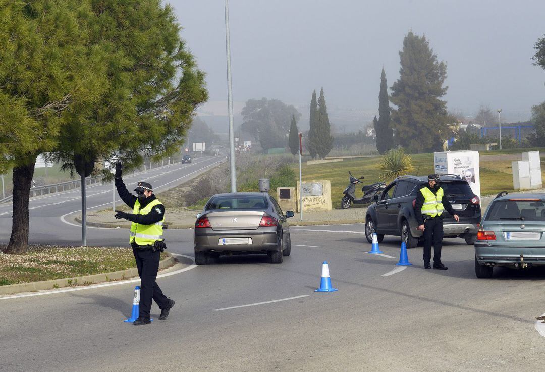 Uno de los controles en un acceso a Jerez