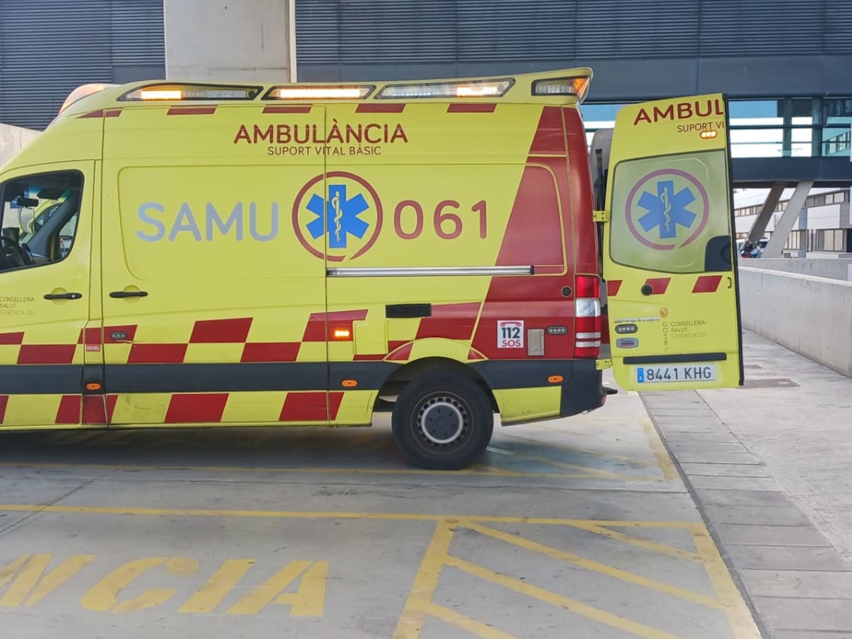 En la UCI del Hospital Can Misses dos de las personas heridas en la colisión múltiple en Sant Josep