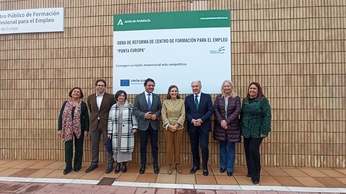 La consejera de Empleo, Empresa y Trabajo Autónomo, Rocío Blanco en su visita a Algeciras