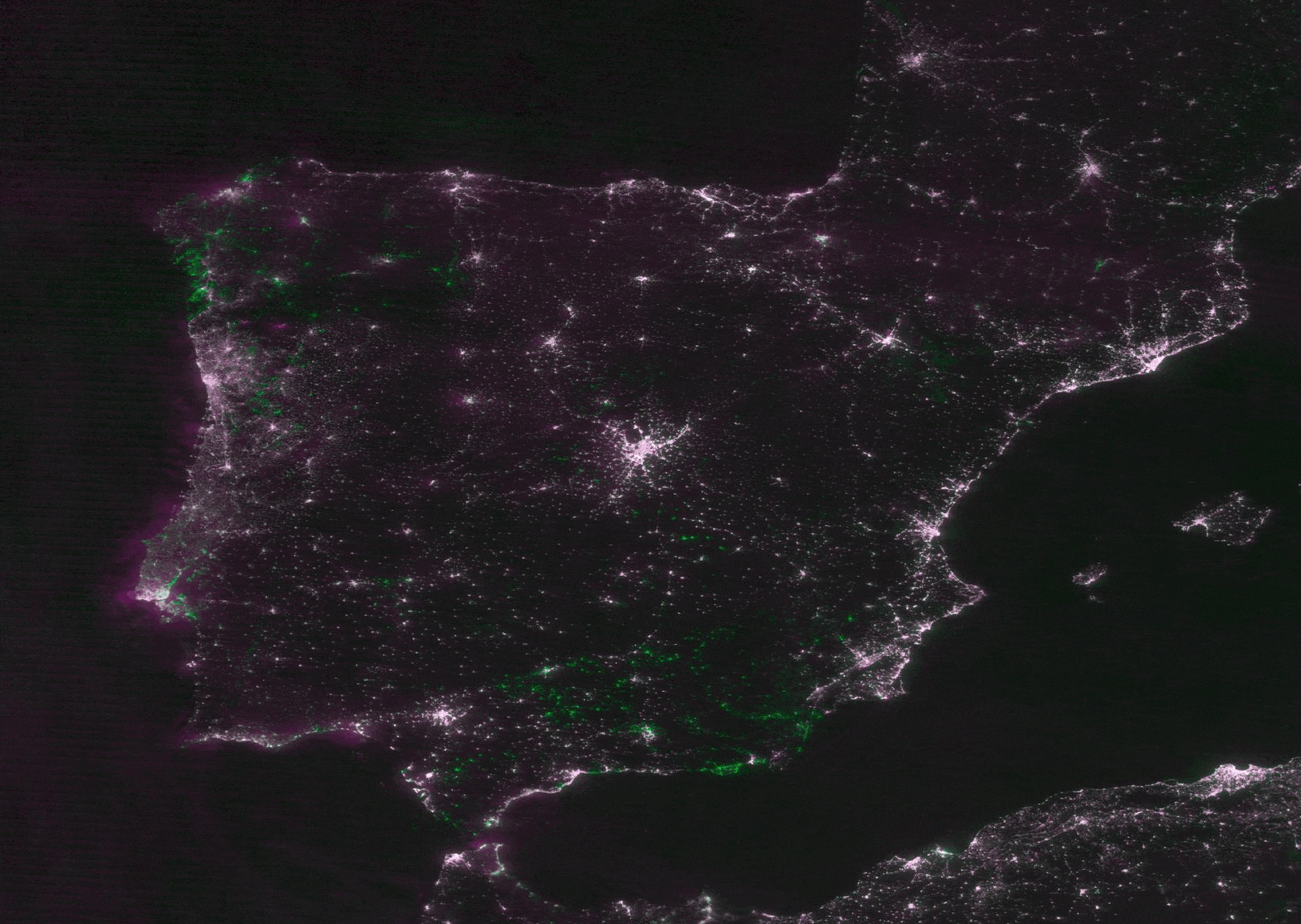 Las imágenes revelan manchas verdes (que indican las zonas sin luz) que aparecen y desaparecen gradualmente. Agencia Espacial Europea (ESA).