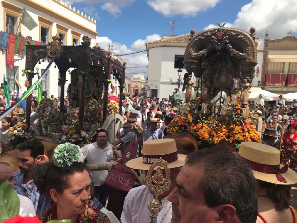 Carretas de Isla Mayor y Valencia en los porches de Villamanrique