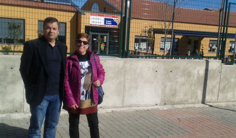 Dos ediles de IUCM Parla visitan el colegio inacabado Blas de Lezo