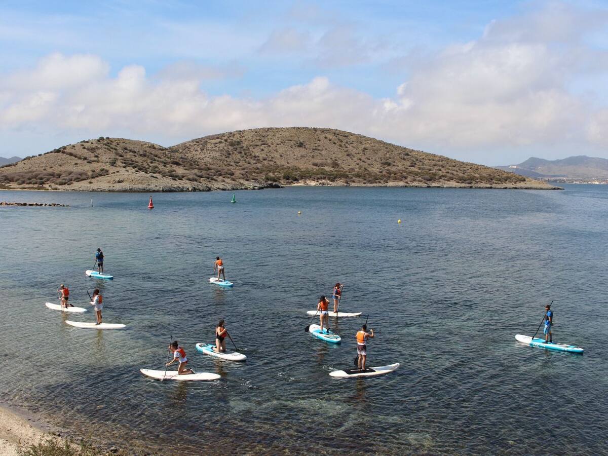 El Mar Menor, un escenario idílico para las actividades náuticas, que disfrutan más de 6.000 usuarios en el primer semestre del año