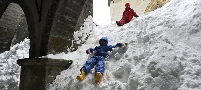 Imagen de la Colegiata de Roncesvalles (Navarra), que vive estos días una histórica acumulación de nieve