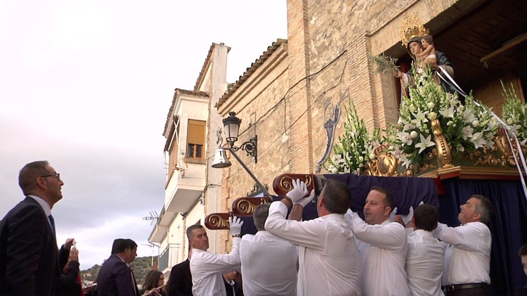 Salida de la parroquia de la Virgen de la Paz