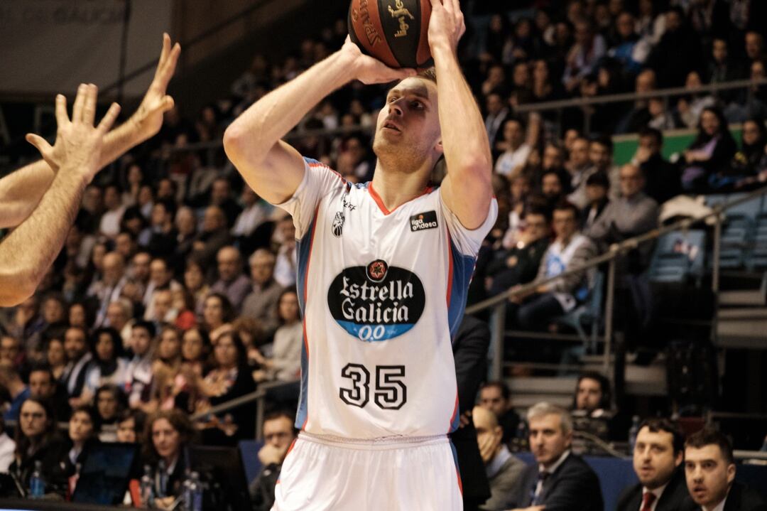 Chris Czerapowicz, en el partido contra el Manresa en Sar, es duda para el domingo