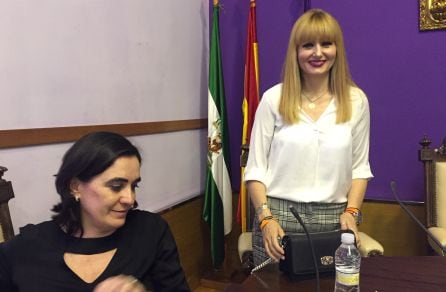 María Cantos, de Ciudadanos y como socia de gobierno del PSOE, se mostraba sonriente durante el pleno