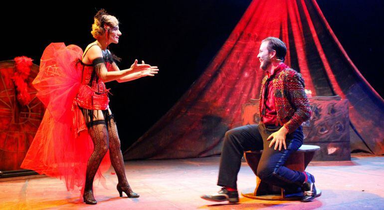 Obra de teatro-cabaret &quot;Escenario ambulante&quot; de la compañía granadina Lavi e Bel