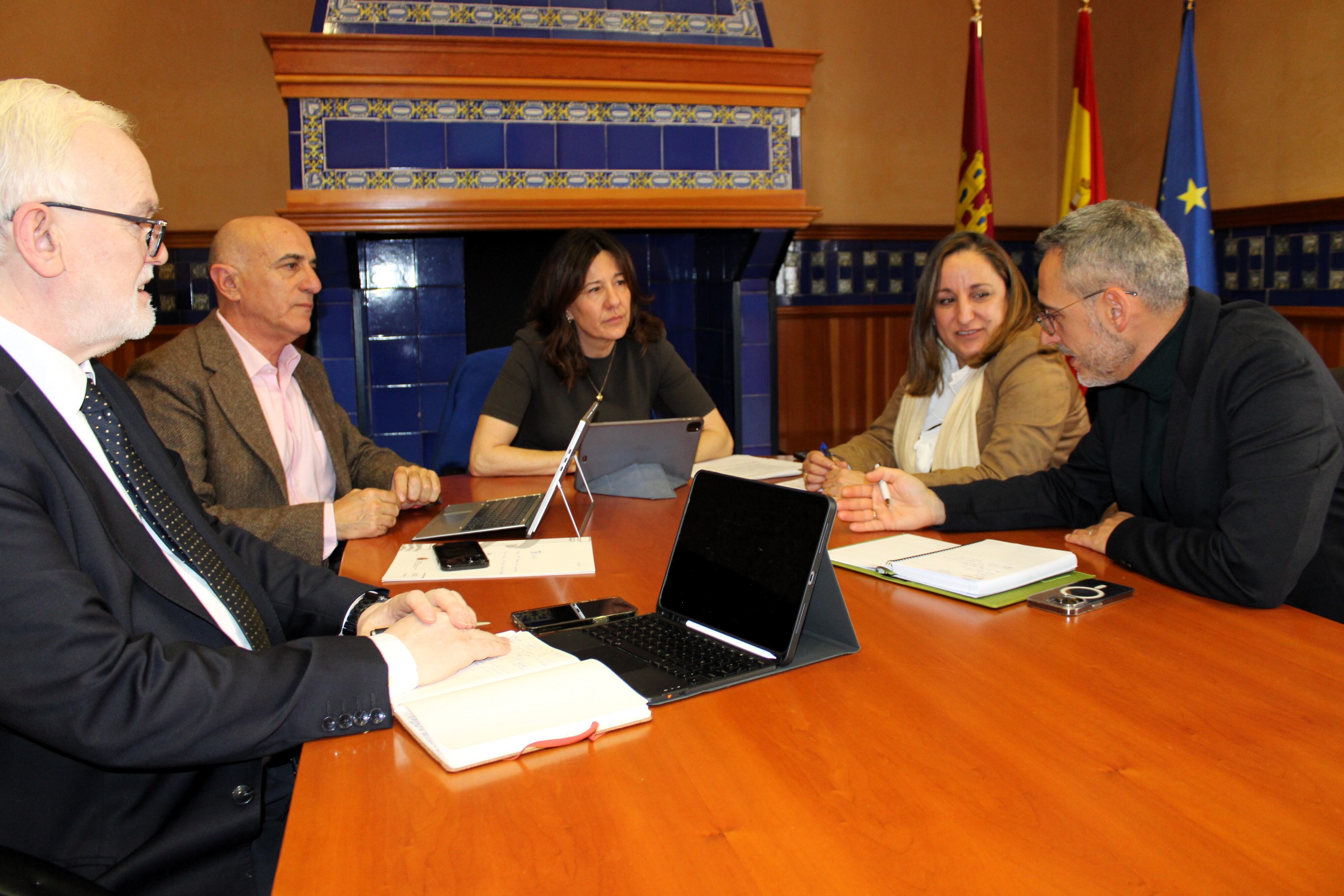 Reunión para solucionar los problemas de suministro de agua de Torrenueva y Castellar de Santiago