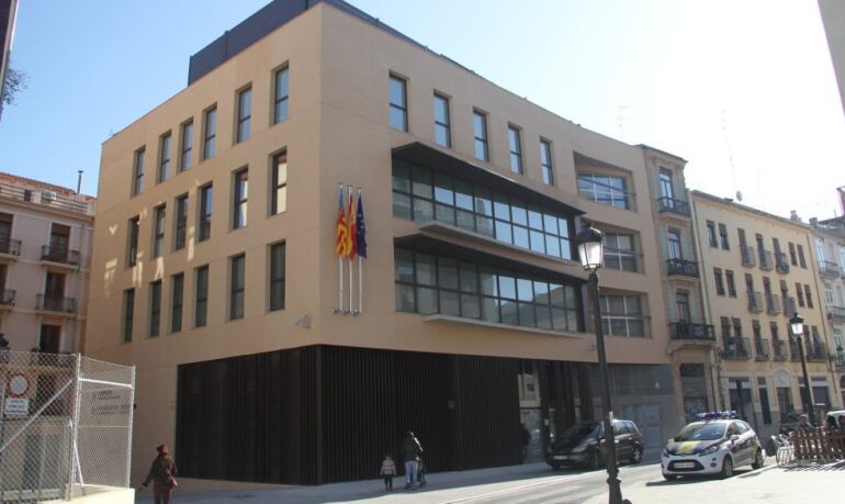 Fachada exterior del nuevo retén de la Policía Local y Bomberos de Ciutat Vella