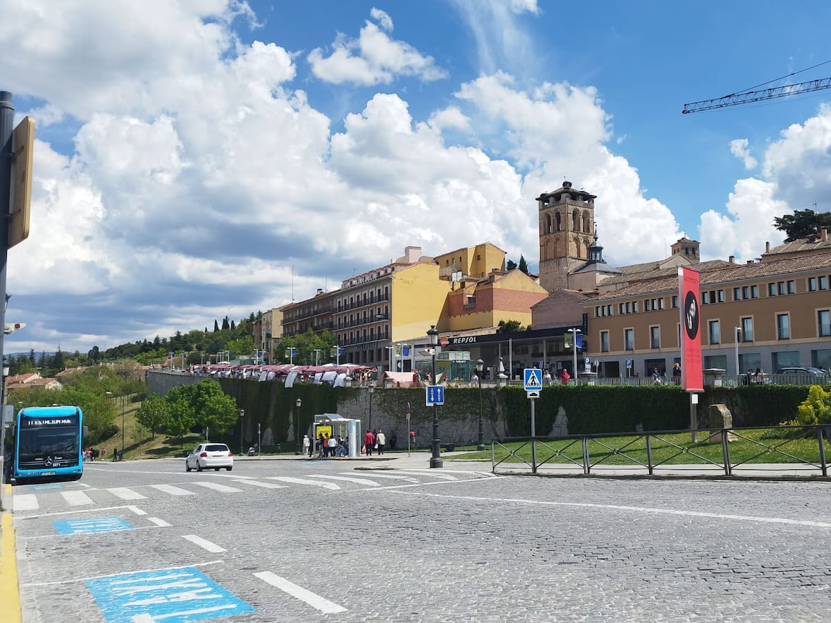 Un accidente de circulación impide la actuación de la compañía Antiqva Clio en el mercado Decus Romae