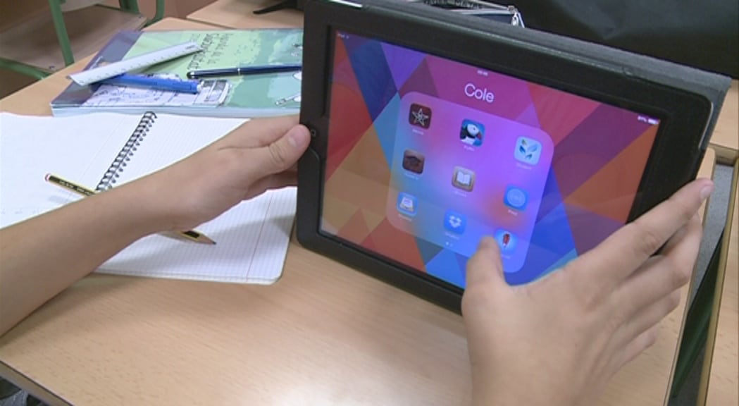 Un alumne de l&#039;Escola Andorrana treballant amb l&#039;iPad