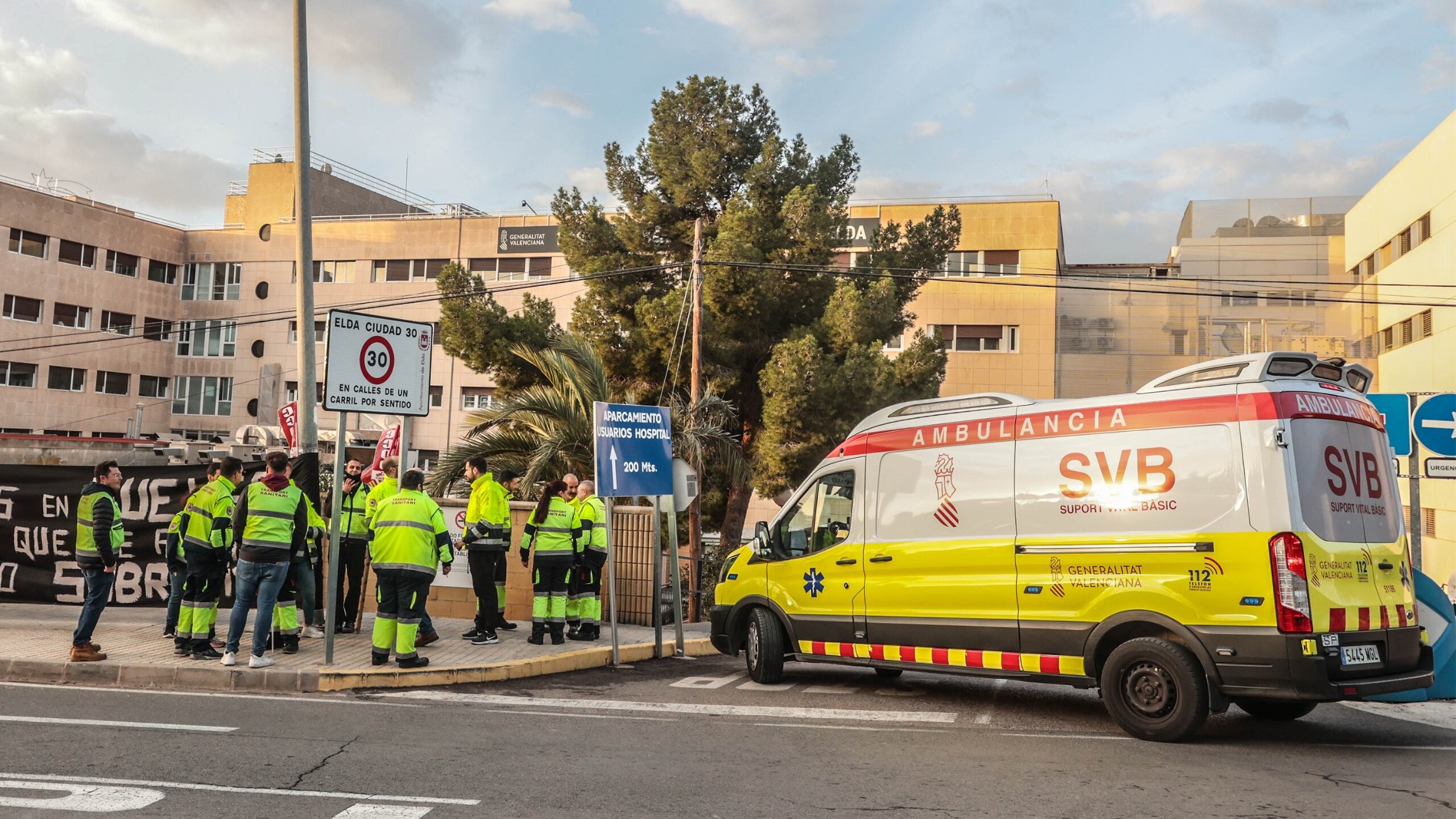 El Departamento de Salud de Elda se ve reforzado con nuevas ambulancias de transporte no urgente