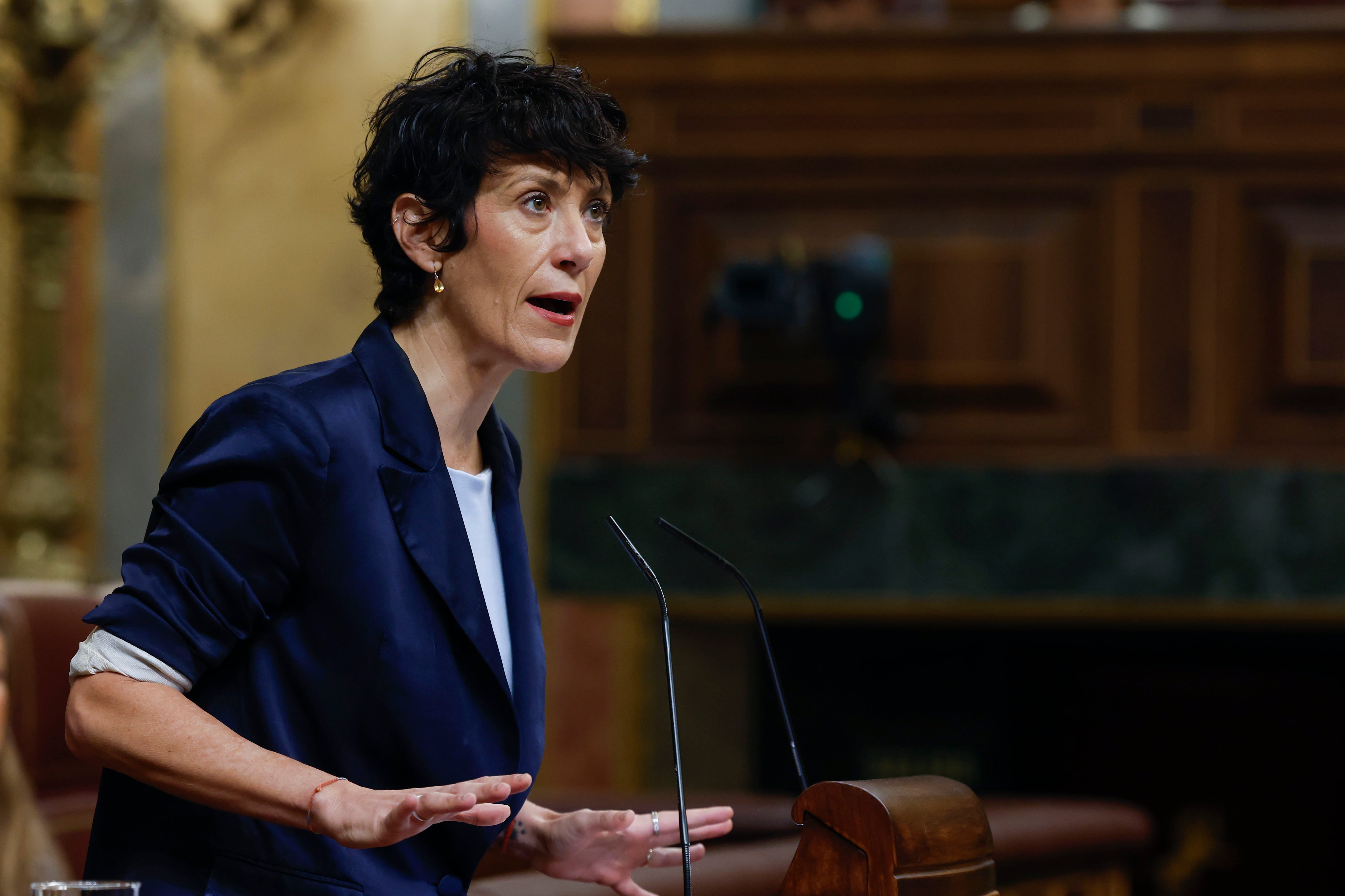 MADRID, 24/09/2025.- La ministra de Inclusión, Seguridad Social y Migraciones, Elma Saiz comparece ante el pleno del Congreso, este miércoles, para informar de la gestión migratoria que se está realizando en España. EFE/ J.J. Guillén
